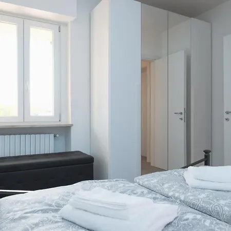 Apartment By The - Smart Desenzano del Garda